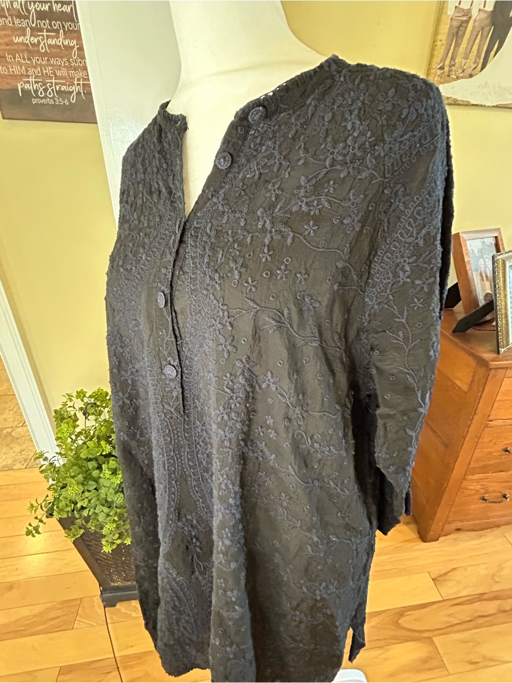 Johnny Was Navy Blue Floral Embroidered Henley Blouse Tunic Top Sz L - Picture 10 of 16